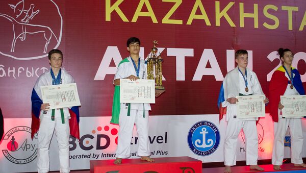 Azərbaycanlı karateçilər Qazaxıstanda keçirilən beynəlxalq yarışın qalibi olublar - Sputnik Azərbaycan
