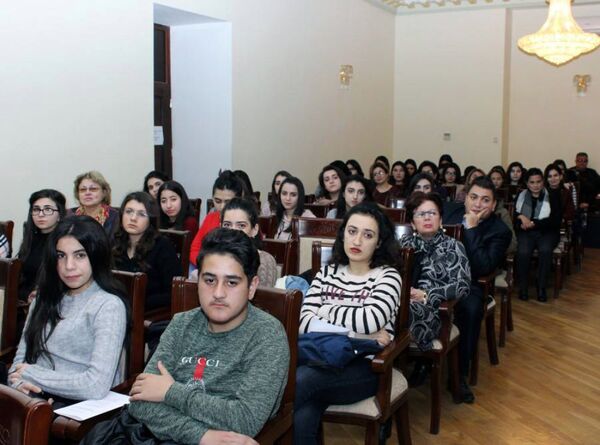 В Союзе композиторов отдали долг памяти известным азербайджанцам В Союзе композиторов отдали долг памяти известным азербайджанцам - Sputnik Азербайджан