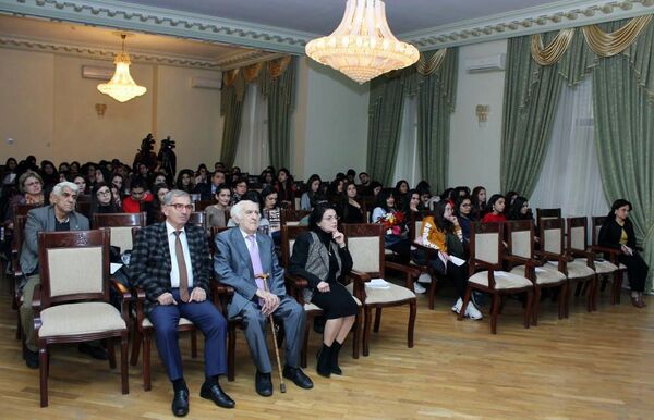 В Союзе композиторов отдали долг памяти известным азербайджанцам В Союзе композиторов отдали долг памяти известным азербайджанцам - Sputnik Азербайджан