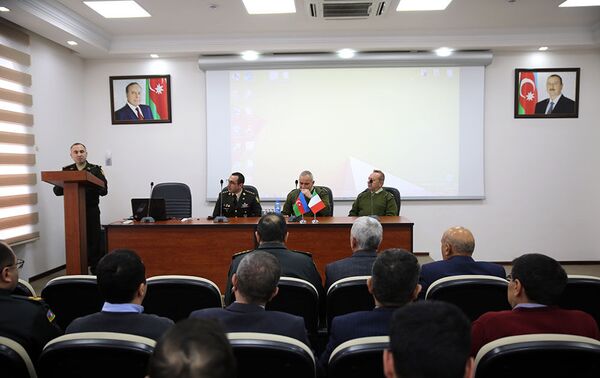 Встреча экспертов Азербайджана и Италии по военно-гражданскому сотрудничеству - Sputnik Азербайджан
