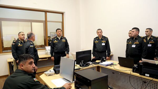 Начальник Генштаба ВС Наджмеддин Садыков наблюдал за действиями пунктов управления, развернутыми в Центре боевого управления - Sputnik Азербайджан