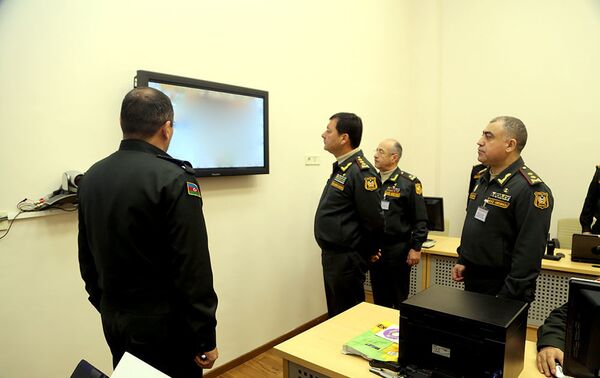 Начальник Генштаба ВС Наджмеддин Садыков наблюдал за действиями пунктов управления, развернутыми в Центре боевого управления - Sputnik Азербайджан