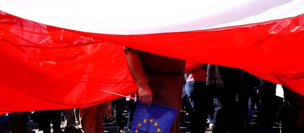 Флаги Польши и ЕС - Sputnik Азербайджан