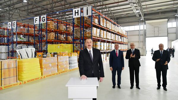 Prezident İlham Əliyev Sumqayıt Kimya Sənaye Parkında inşaat kimyəviləri zavodunun açılışında - Sputnik Azərbaycan