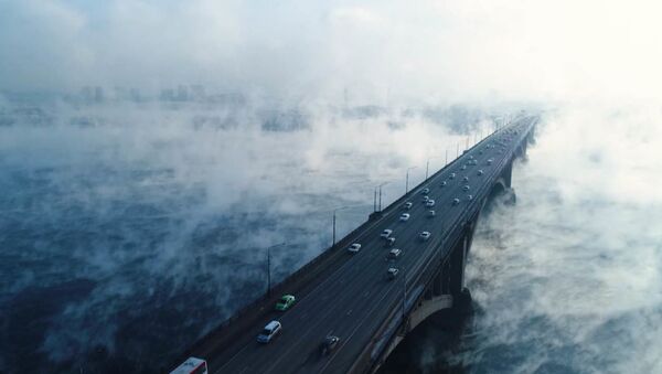 Призрачный туман над рекой Енисей в Красноярске - Sputnik Азербайджан