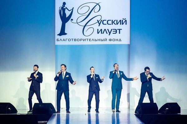 Валентин Юдашкин и Вячеслав Зайцев оценили работы азербайджанских дизайнеров - Sputnik Азербайджан