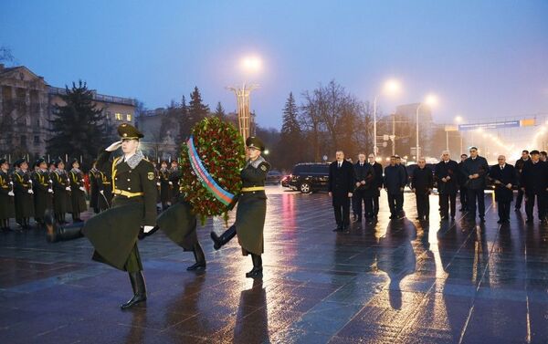 Президент Ильхам Алиев посетил площадь Победы в Минске - Sputnik Азербайджан