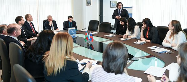 Обсуждение новых рынков и технологий в Российском информационно-культурном центре  - Sputnik Азербайджан