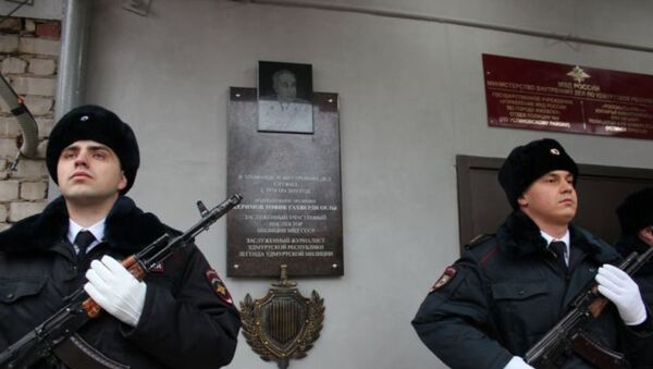 В Ижевске прошло открытие мемориальной доски легендарному азербайджанцу Тофику Керимову - Sputnik Азербайджан