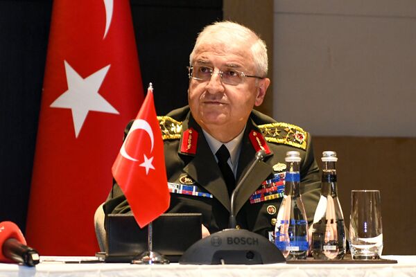 Türkiyə Respublikasının Baş Qərargah rəisi, ordu generalı Yaşar Güler - Sputnik Azərbaycan