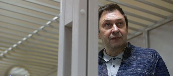 Руководитель портала РИА Новости Украина Кирилл Вышинский на заседании в Херсонском апелляционном суде Руководитель портала РИА Новости Украина Кирилл Вышинский на заседании в Херсонском апелляционном суде - Sputnik Азербайджан