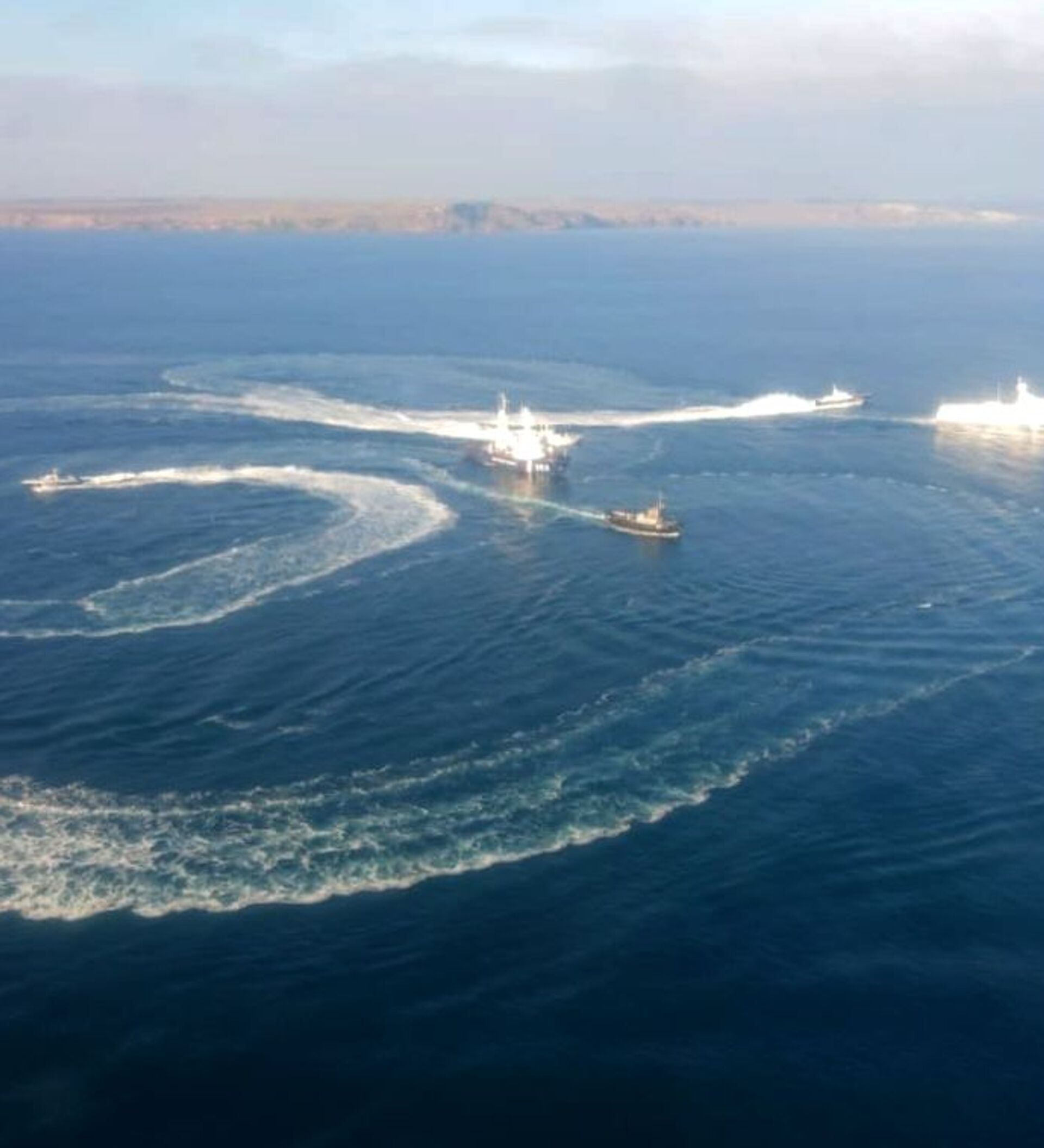 Керченский пролив военные. Азовское море Керченский пролив. Инцидент в Керченском проливе. Инцидент в Керченском проливе 2018. Керченский пролив инцидент ВМС Украины.