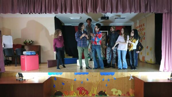 Спектакль, поставленный актерами Бакинского детского театра - Sputnik Азербайджан
