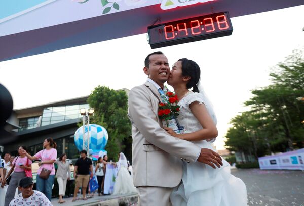 Финалисты Забега невест в Бангкоке, Таиланд - Sputnik Азербайджан