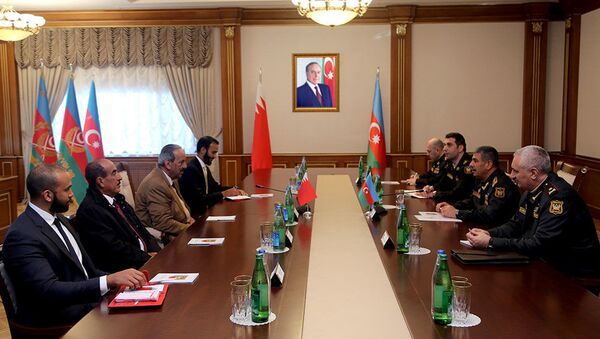 Министр обороны Азербайджана встретился с Главнокомандующим Силами Обороны Бахрейна - Sputnik Азербайджан