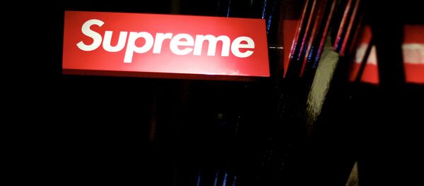 Вывеска Supreme Вывеска Supreme - Sputnik Азербайджан