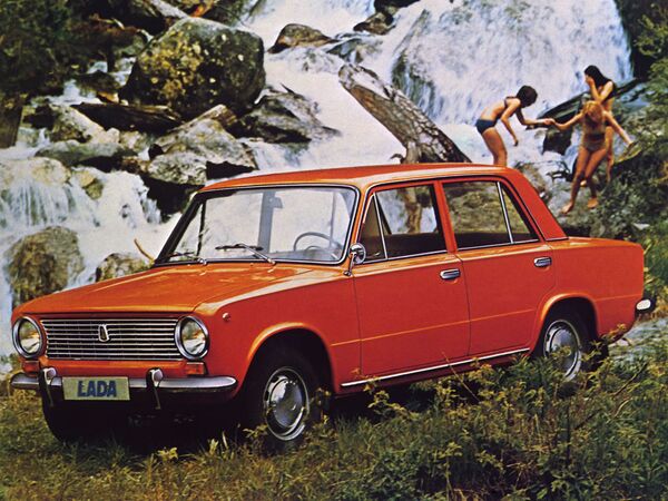 Реклама советского автомобиля Lada 1200 - Sputnik Азербайджан