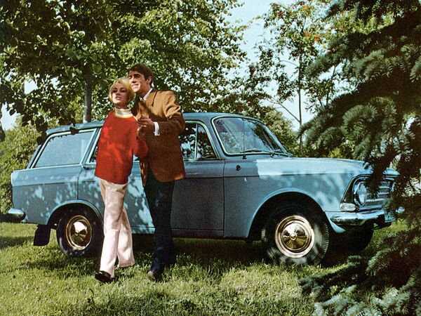 Реклама советского автомобиля Москвич-426 - Sputnik Азербайджан