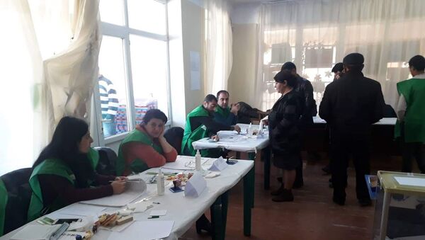 Процесс голосования в Марнеульском районе - Sputnik Азербайджан