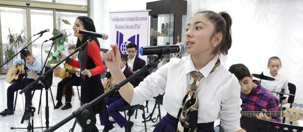 Сумгайытские самородки, которых никто не слышит, доехали до Баку Сумгайытские самородки, которых никто не слышит, доехали до Баку - Sputnik Азербайджан