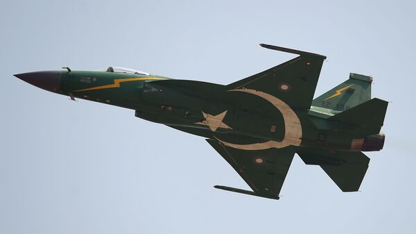Пакистанский истребитель-бомбардировщик JF-17 - Sputnik Азербайджан