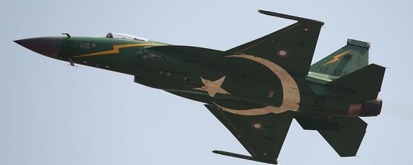Пакистанский истребитель-бомбардировщик JF-17 - Sputnik Азербайджан