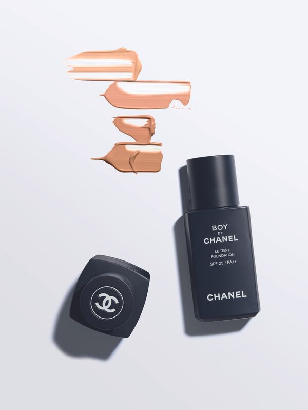 Он такой один: макияж для мужчин Chanel Он такой один: макияж для мужчин Chanel - Sputnik Азербайджан