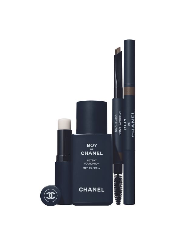 Он такой один: макияж для мужчин Chanel Он такой один: макияж для мужчин Chanel - Sputnik Азербайджан