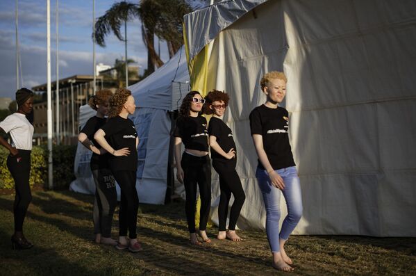 Keniyanın paytaxtında keçirilən albinosların gözəllik müsabiqəsi - Sputnik Azərbaycan