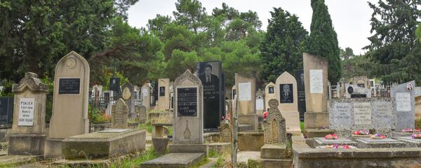 Сельское кладбище в Азербайджане. Архивное фото Сельское кладбище в Азербайджане. Архивное фото - Sputnik Азербайджан