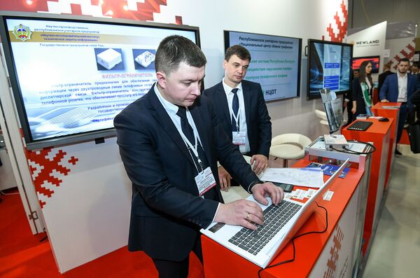 Капитаны IT-сектора обсуждают на Bakutel глобальные проекты Капитаны IT-сектора обсуждают на Bakutel глобальные проекты - Sputnik Азербайджан