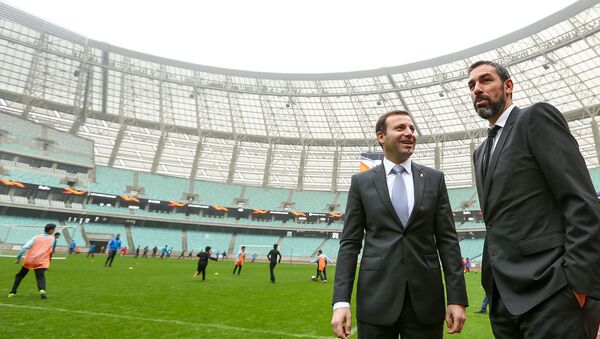 Чемпион мира и Европы по футболу Робер Пирес на Бакинском Олимпийском стадионе - Sputnik Азербайджан