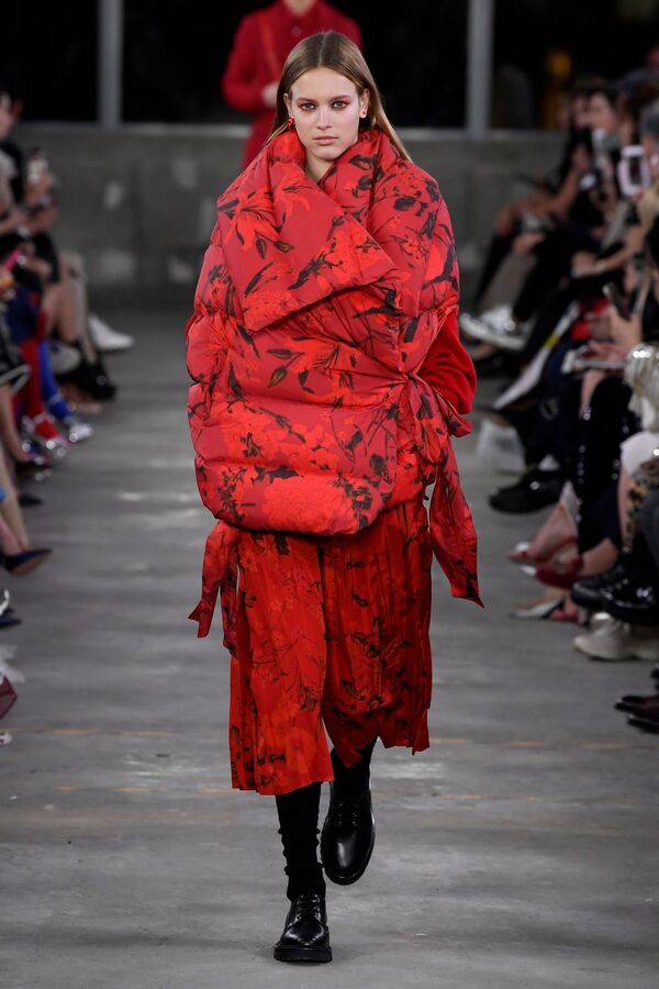 Показ Valentino Pre-Fall 2019  Токио - Sputnik Азербайджан