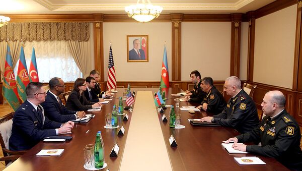 Генерал-полковник Закир Гасанов встретился с советником заместителя министра обороны США госпожой Лаурой Купер - Sputnik Азербайджан