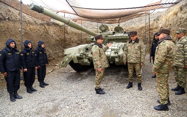 Министр обороны принял участие в открытии танковой воинской части в прифронтовой зоне - Sputnik Азербайджан
