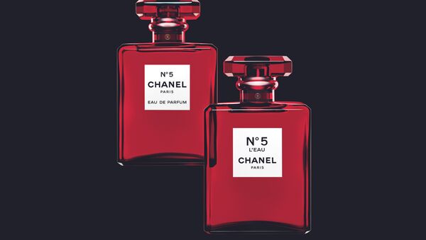 Лимитированная версия аромата Chanel N5, Red Edition - Sputnik Азербайджан