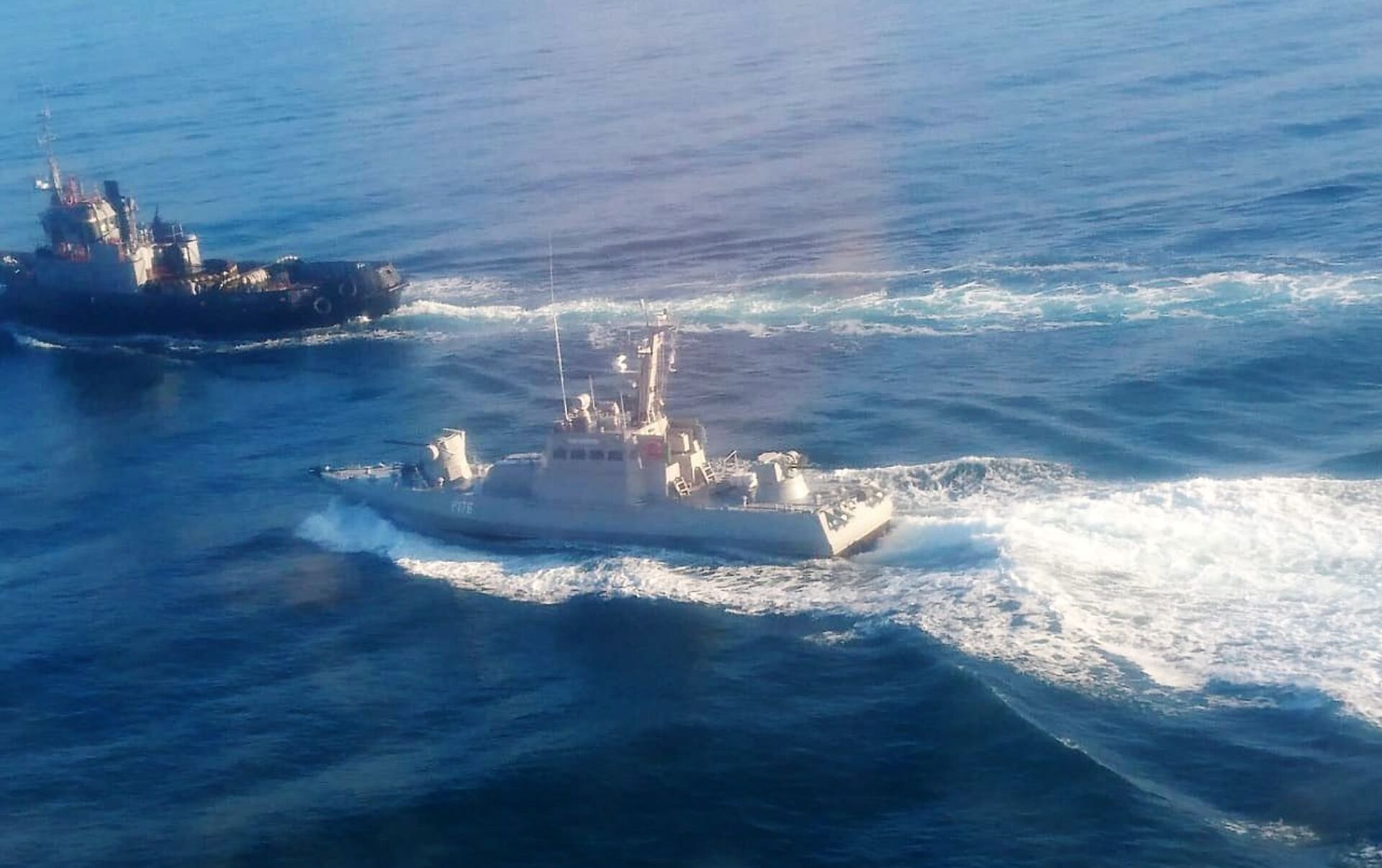 Керченский пролив военные. Керченский пролив инцидент ВМС Украины. Инцидент в Керченском проливе. Конфликт в Керченском проливе 2018. Боевые корабли.