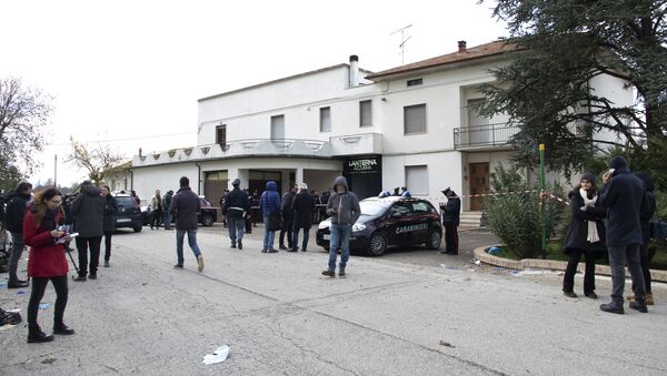 В результате давки в итальянском клубе шесть человек погибли, более 60 госпитализированы - Sputnik Азербайджан