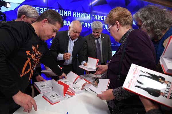 Киселёв раскрыл подробности своих яростных споров со Злобиным Киселёв раскрыл подробности своих яростных споров со Злобиным - Sputnik Азербайджан