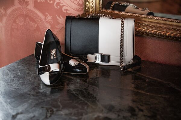Новогодние чудеса и архивные радости Salvatore Ferragamo Новогодние чудеса и архивные радости Salvatore Ferragamo - Sputnik Азербайджан
