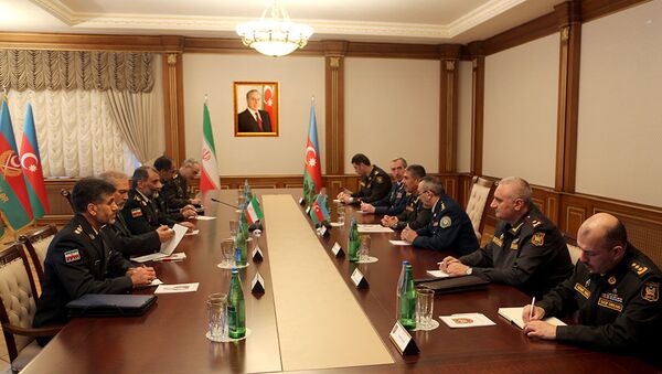 Министр обороны Азербайджана принял главу Погранвойск Ирана - Sputnik Азербайджан