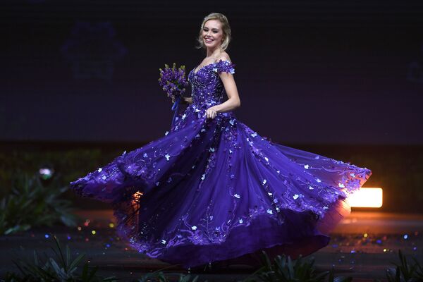 Представительница Исландии во время показа национальных костюмов в рамках конкурса Мисс Вселенная 2018 в Таиланде - Sputnik Азербайджан