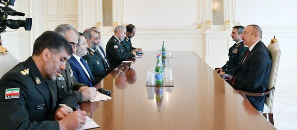 Президент Ильхам Алиев принял делегацию под руководством командующего Пограничными войсками Ирана - Sputnik Азербайджан