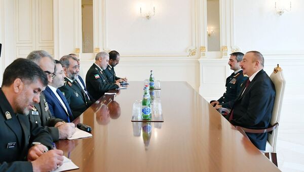 Президент Ильхам Алиев принял делегацию под руководством командующего Пограничными войсками Ирана - Sputnik Азербайджан