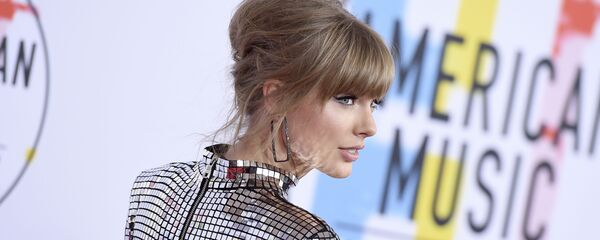 Тейлор Свифт на American Music Awards - Sputnik Азербайджан