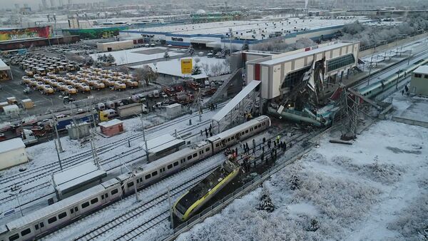 В Анкаре потерпел крушение скоростной поезд - Sputnik Азербайджан