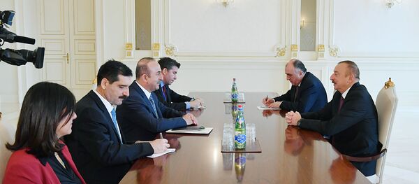 Президент Ильхам Алиев принял министра иностранных дел Турции Мевлюта Чавушоглу Президент Ильхам Алиев принял министра иностранных дел Турции Мевлюта Чавушоглу - Sputnik Азербайджан