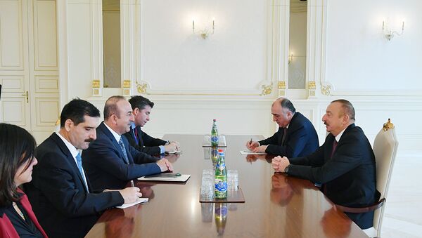 Президент Ильхам Алиев принял министра иностранных дел Турции Мевлюта Чавушоглу - Sputnik Азербайджан