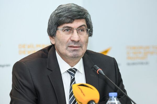 Эксперты из России рассказали на SputnikPro, как узнать фейк и применять мультимедиа Эксперты из России рассказали на SputnikPro, как узнать фейк и применять мультимедиа - Sputnik Азербайджан