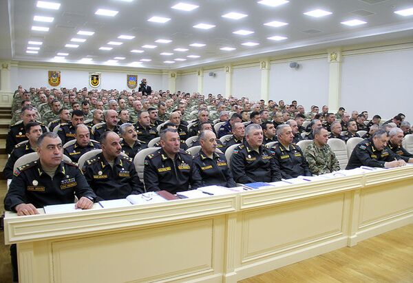 Закир Гасанов поставил задачи перед азербайджанскими военнослужащими на 2019 год Закир Гасанов поставил задачи перед азербайджанскими военнослужащими на 2019 год - Sputnik Азербайджан